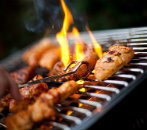 Barbecue και αν μυρίσει... Τα απαραίτητα για το ψήσιμο στο σπίτι! - cover