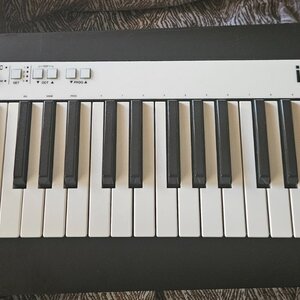 IK Multimedia Midi Keyboard iRig Keys Pro με 37 Πλήκτρα σε Μαύρο Χρώμα