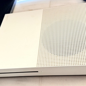 Microsoft Xbox One S 1TB