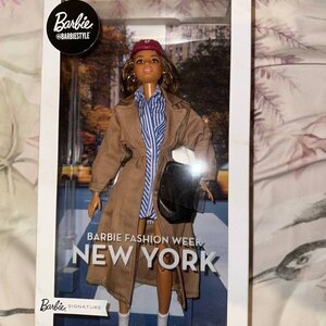 Mattel Barbie Fashion Week New York Κούκλα JJX32