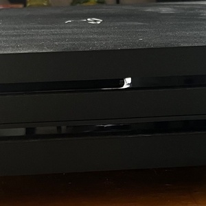 PS4 PRO 1TB SSD + 1 PS4 Controller