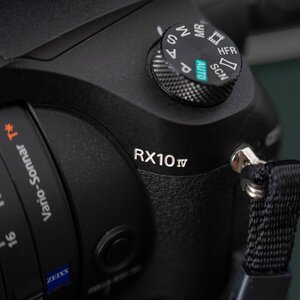 Sony RX10 IV Compact Φωτογραφική Μηχανή 20.1MP Οπτικού Ζουμ 25x με Οθόνη 3" και Ανάλυση Video 4K UHD Μαύρη