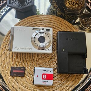 Sony Compact Camera 7.2MP 3x Optical Zoom with 2.5" Display