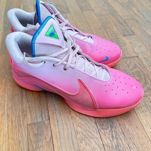 Nike LeBron 22 HV8455-600 "I Promise" Χαμηλά Μπασκετικά Παπούτσια Pink Foam / Photo Blue / Pinksicle / Hyper Pink / Green Strike