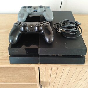 Sony Playstation 4  (Ps4)  500gb με 2 Dual Shock controllers Sony + 13 games 