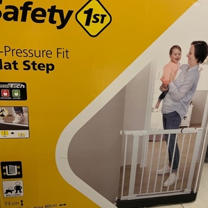 Safety 1st Flat Step Πτυσσόμενη Προστατευτική Πόρτα από Μέταλλο σε Λευκό Χρώμα 80x28x73εκ. U01-24434-00