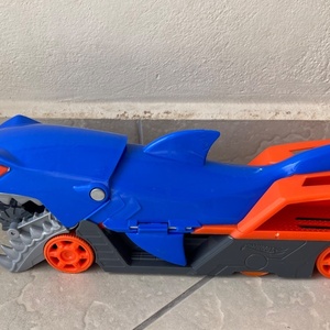 Hot Wheels Shark Chomp Transporter Σετ με Φορτηγό 1:64 για 4+ Ετών