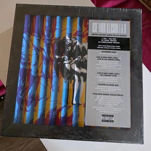Guns N' Roses Use Your Illusion I & Ii Limited Collector's Edition Boxset 7 Cds+ Blu-ray