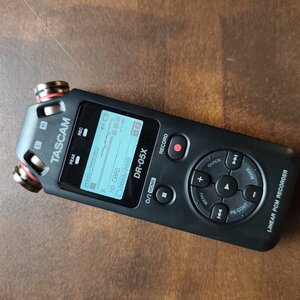 Tascam DR-05X Stereo Ψηφιακός Φορητός Εγγραφέας Μπαταρίας για Εγγραφή σε Κάρτα Μνήμης με Διάρκεια Εγγραφής 17 Ώρες και Τροφοδοσία USB