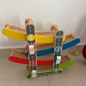 Hape Όχημα Κατρακύλα Αυτοκινήτων FastTrack από Ξύλο για 18+ Μηνών (Διάφορα Σχέδια) 1τμχ E0438