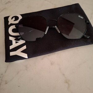 Quay Australia Big Time Black Frame / Smoke Polarized Lens Quay Australia
