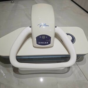 Singer Futura Πρέσα Σιδερώματος 2200W με Δοχείο 750ml