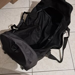 CAT Σακ Βουαγιάζ 80lt Μαύρο με Ρόδες Υφασμάτινο Μ80xΠ31xΥ32.5εκ. 84654-01