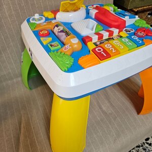 Fisher Price Τραπεζάκι Δραστηριοτήτων Παίζω & Μαθαίνω με Μουσική και Ήχους για 6+ Μηνών DRH43