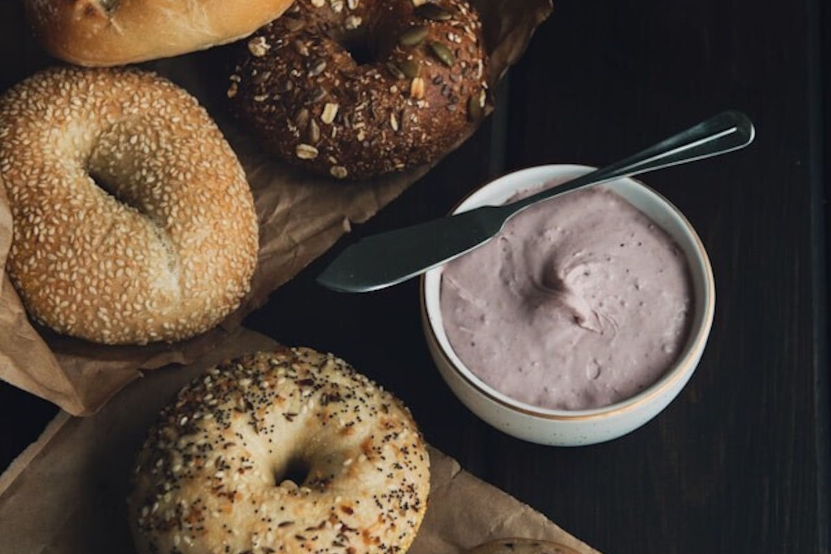 Αντί για ψωμί δοκίμασε θρεπτικά bagel & τυροψωμάκια