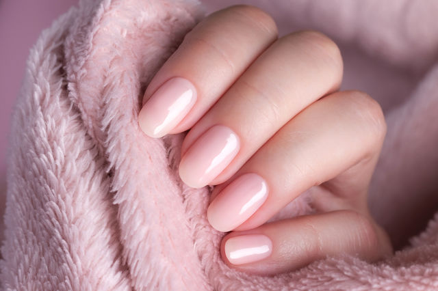 No Makeup Nails: The popular makeup trend is now coming to your nails!