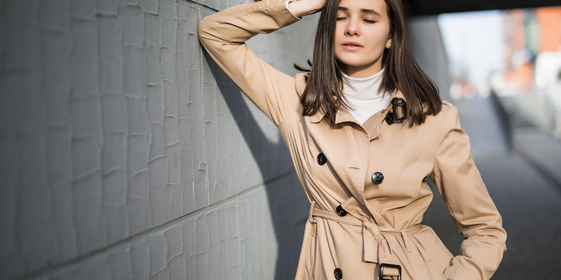 Trench coats: Οι καμπαρντίνες που θα αναβαθμίσουν το ανοιξιάτικο στιλ σου