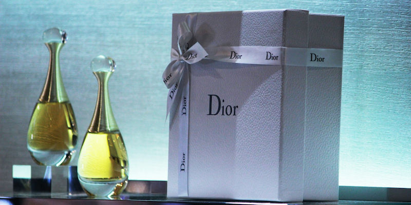 Cum alegi un parfum potrivit pentru partenera? Ce trebuie sa stii inainte de a face alegerea