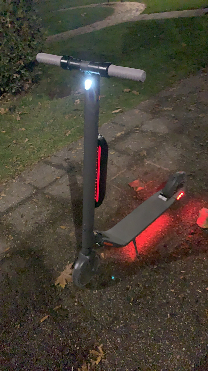 Segway Ninebot Kickscooter ES4 Electric Scooter with 30km/h Max Speed and 45km Autonomy in Negru Color