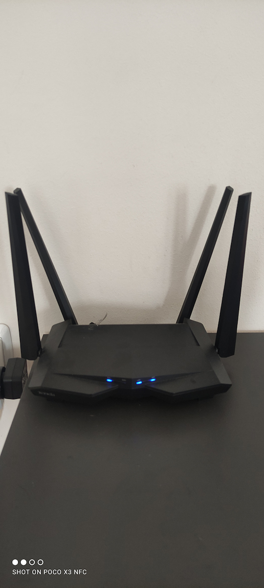Tenda AC10U v12 Ασύρματο Router Wi‑Fi 5 με 4 Θύρες Gigabit