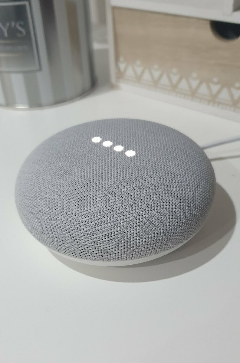 Google Nest Mini (2nd Gen) Smart Hub Wi-Fi / Bluetooth Compatible with Google Home
