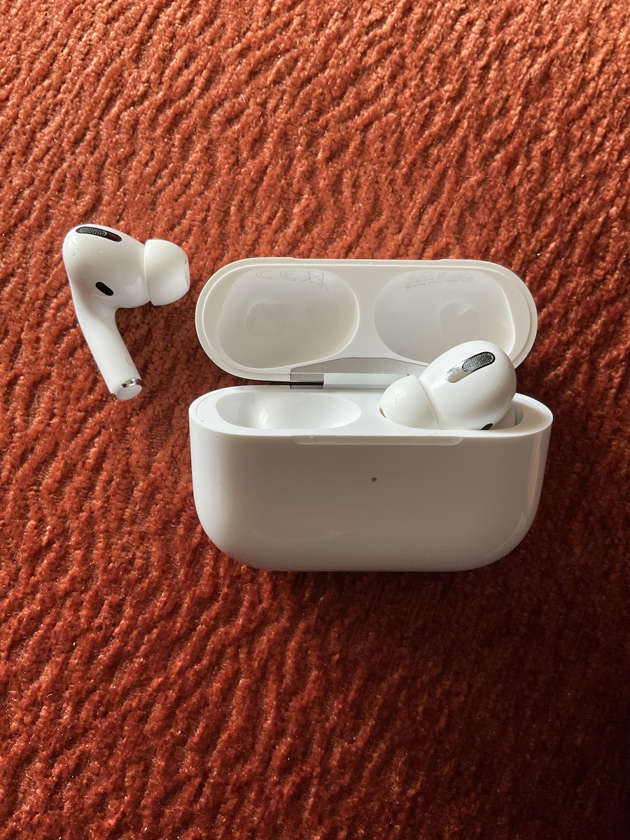 Apple AirPods Pro (1st Gen) In-ear Bluetooth Handsfree Earphones with Sweat Resistance and Charging Case White