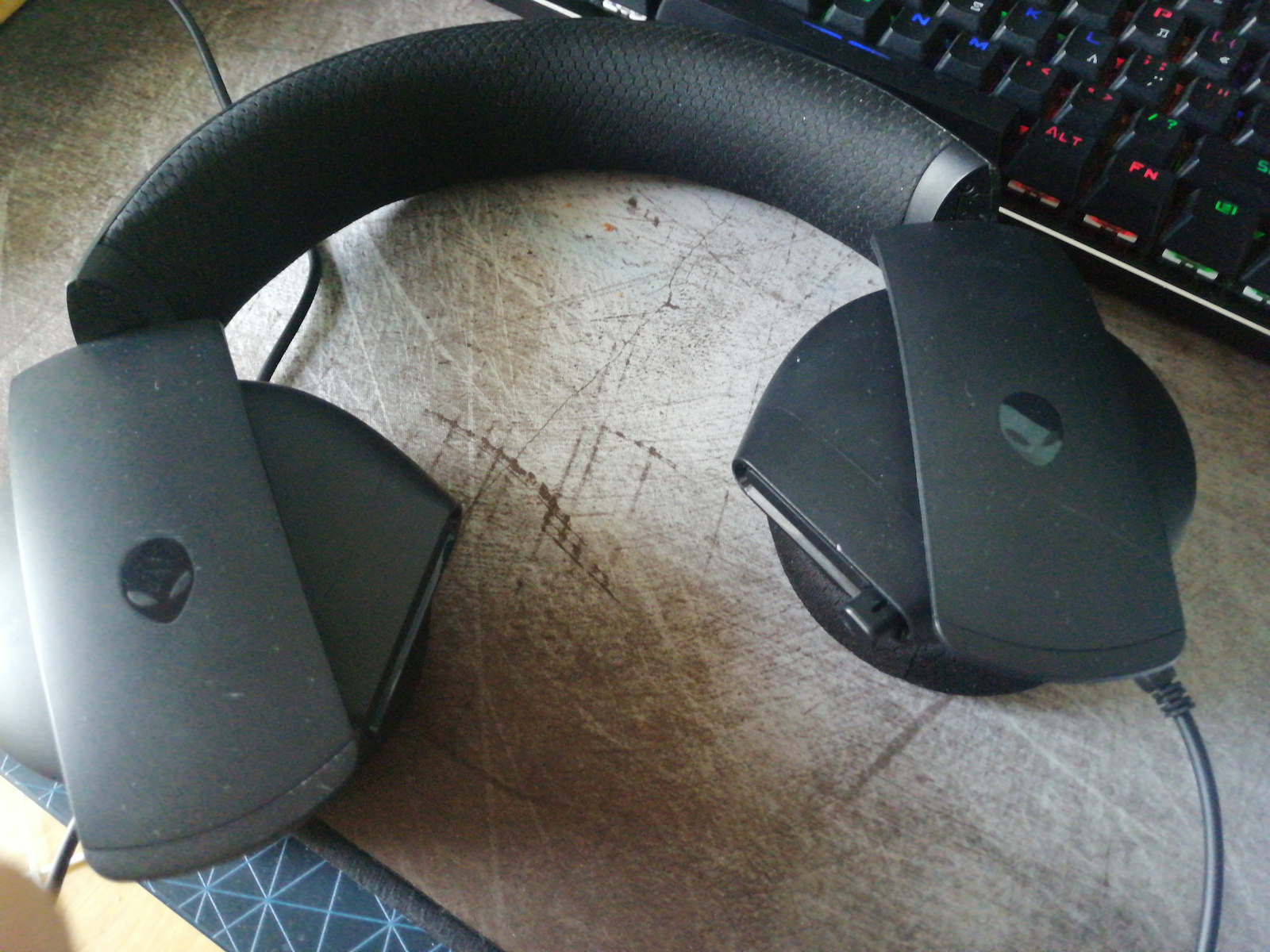 Dell Alienware AW310H Peste ureche Casti de gaming cu conexiun 3,5mm