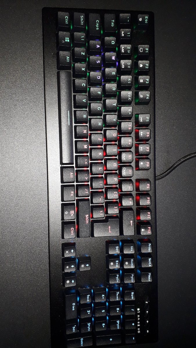 HP Pavilion 800 Gaming Mechanische Tastatur mit Benutzerdefiniertes Rot Schaltern und RGB-Beleuchtung (Englisch US)