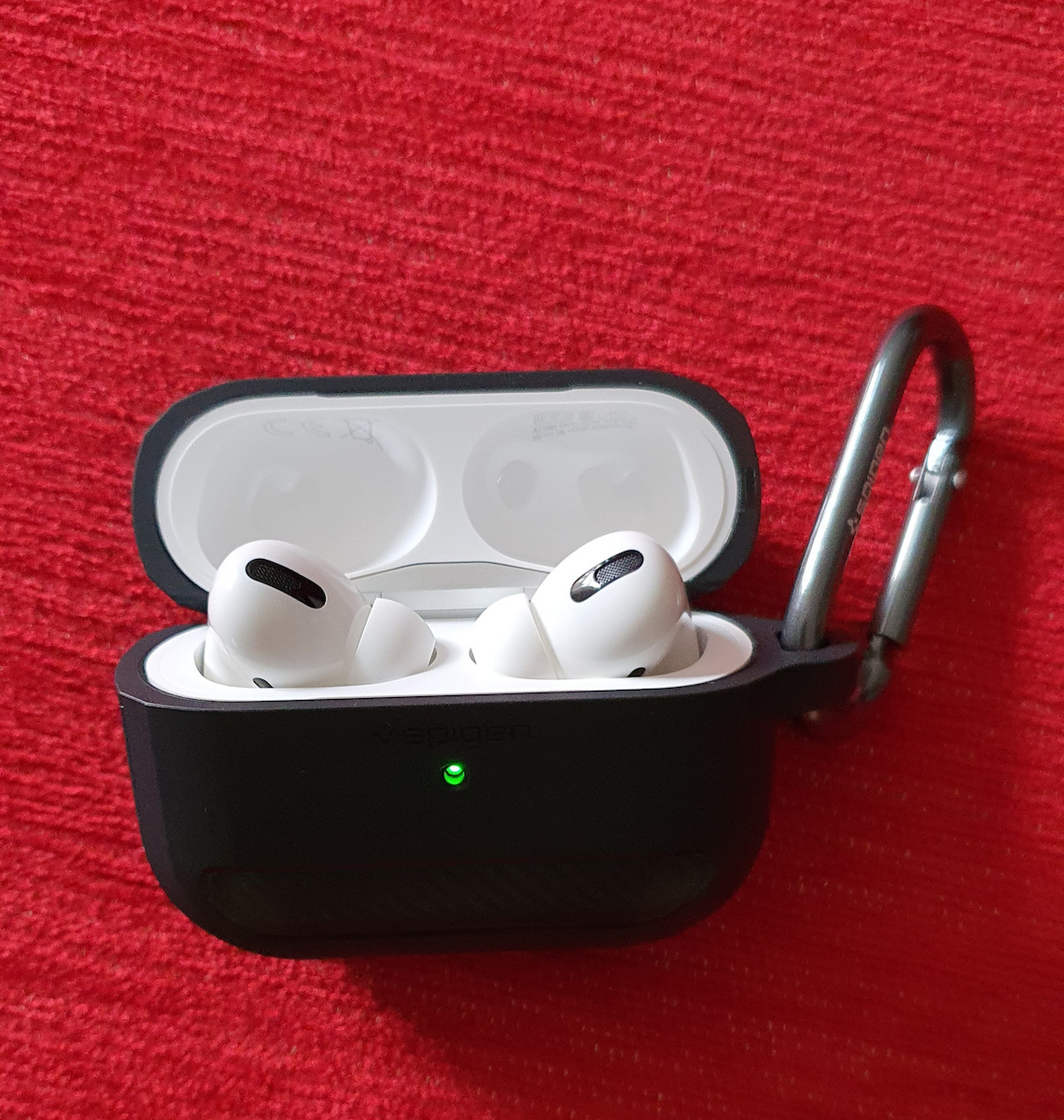 Spigen Rugged Armor Silicone Case with Keychain Black for Apple AirPods Pro
