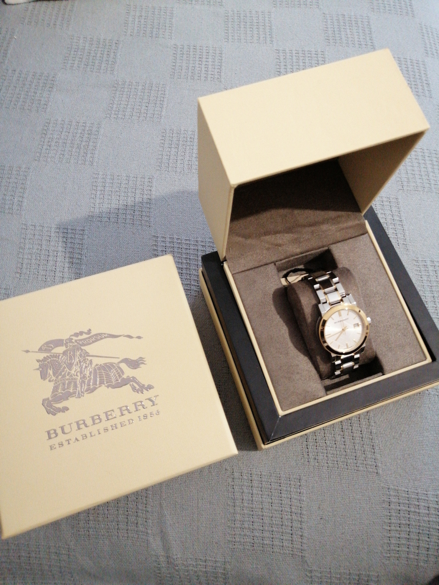 Burberry Дамски Часовник с Сребрист Метална Гривна