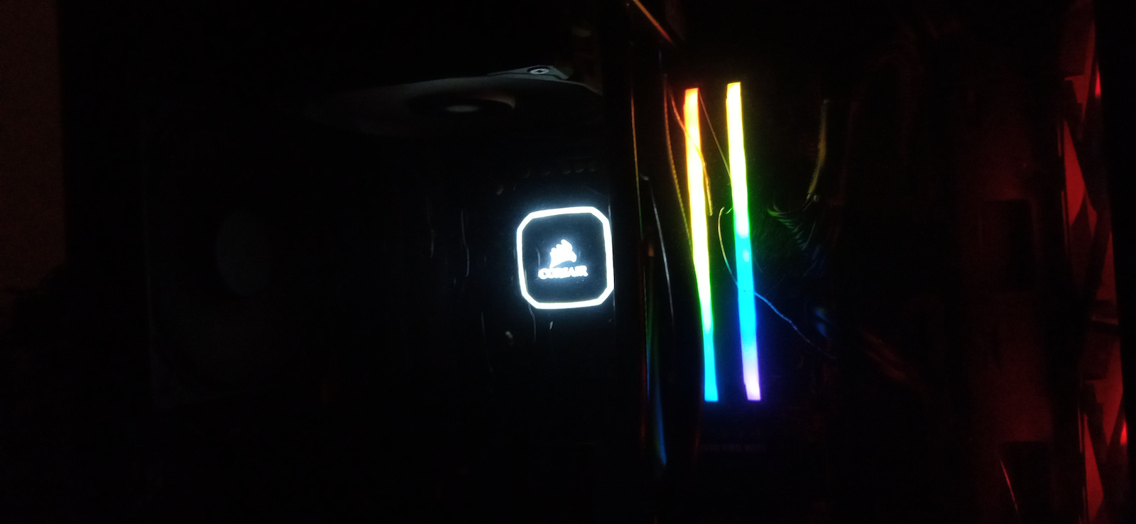 Corsair Hydro Series H60 (2018) Wasserkühlungssystem für Prozessoren Einzelner Ventilator 120mm für Socket /A/M/4/ / / /1/2/0/0/ /1/1/5/x/ mit RGB Beleuchtung Schwarz