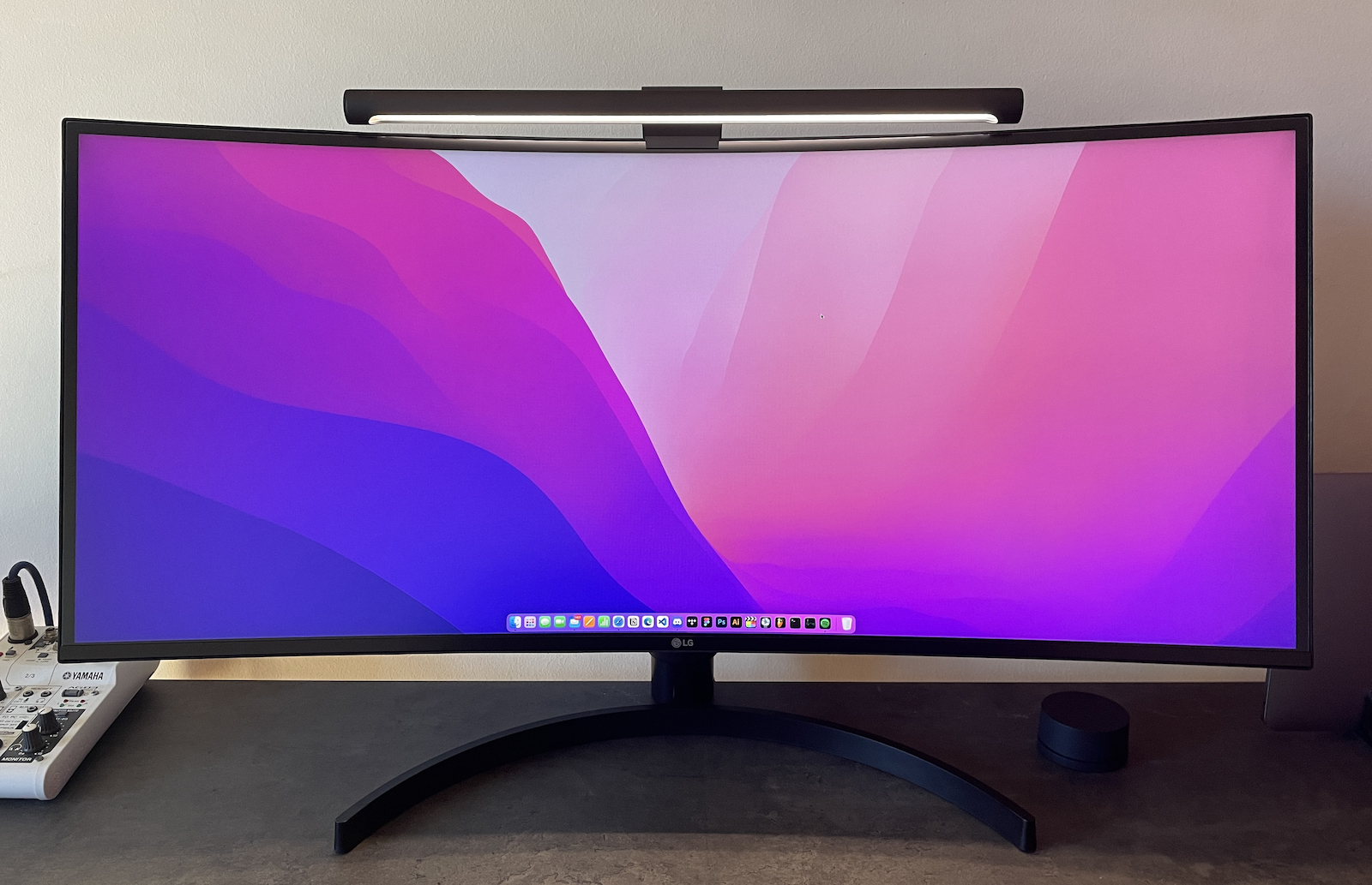 LG 34WN80C-B 34" Ultrawide HDR QHD 3440x1440 IPS Curved Monitor with 5ms GTG Response Time