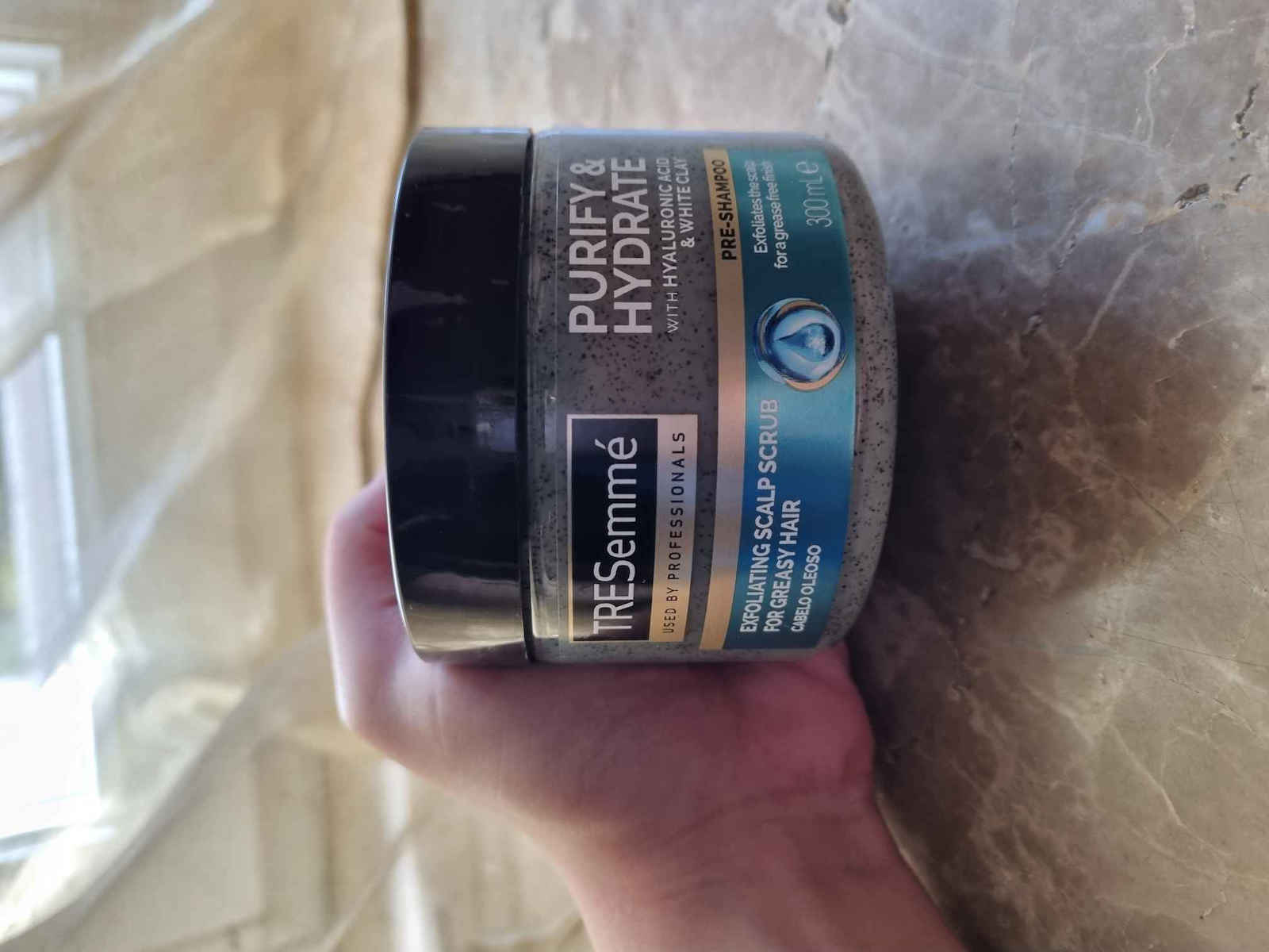 TRESemme Purify & Hydratation Kopfhaut-Peeling für Hydratation mit Hyaluronsäure & Ton 300ml