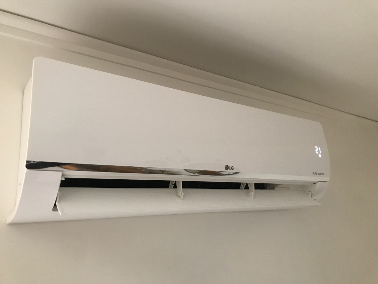 LG Standard Plus Κλιματιστικό Inverter 9000 BTU A++/A+ με WiFi