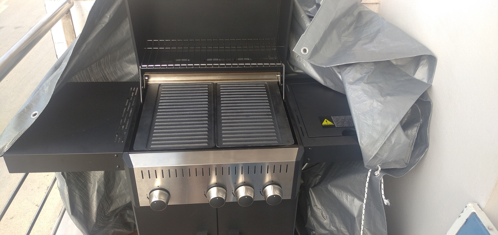 Gas Grill with 3 Burners 7.5kW and Side Hob