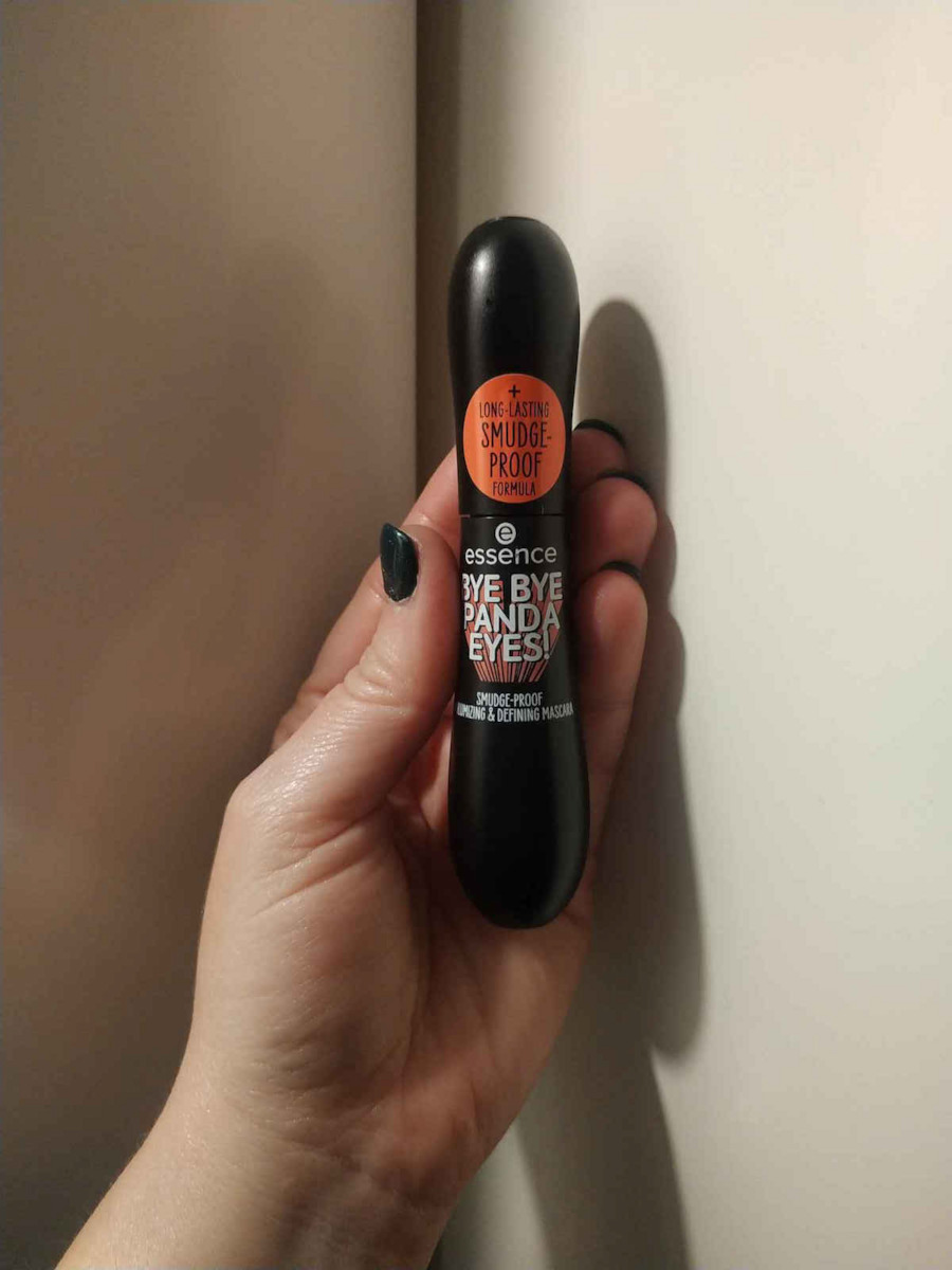 Essence Bye Bye Panda Eyes! Smudge Proof Volumizing & Defining Mascara für Band & Eisstockschießen 01 Black 16ml