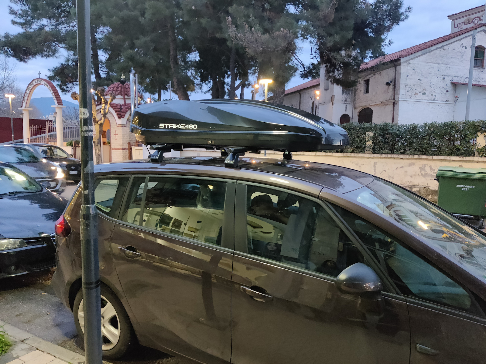 Junior Strike Car Roof Box with Dual-Side Opening 480 L Glossy Black with Embossed Texture