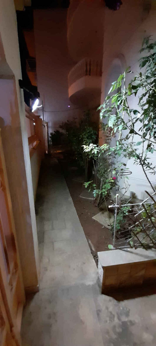 GloboStar Στεγανός Ηλιακός Προβολέας LED 20W Ψυχρό Λευκό 6000K με Αισθητήρα Κίνησης, Φωτοκύτταρο και Τηλεχειριστήριο IP65