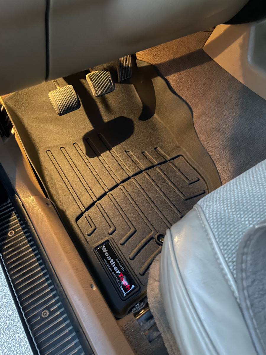 WeatherTech Vordere Matten 2Stück aus Gummi für Jeep Cherokee 1997-2001 Schwarz