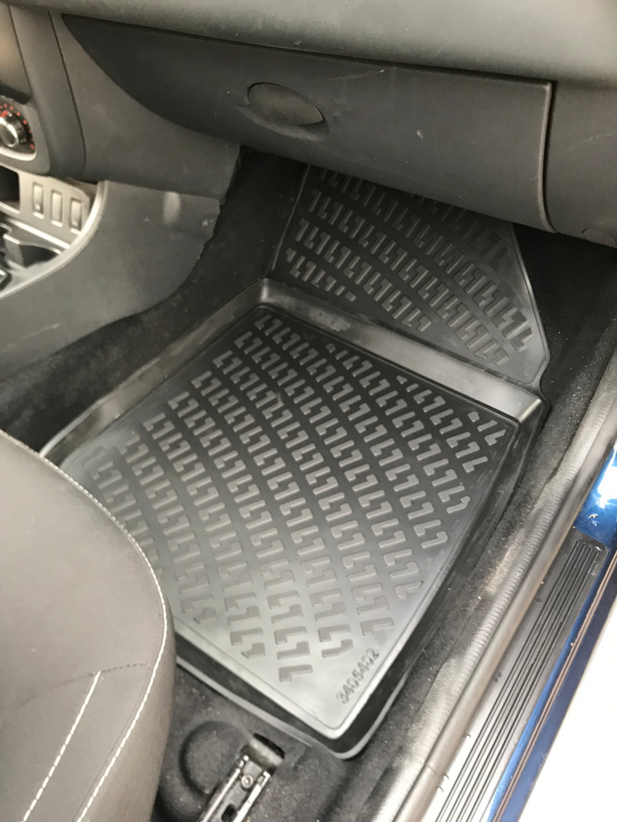 Bosse Set of Front and Rear Mats 4pcs Tray Type for Dacia Duster 2010-2017 Black