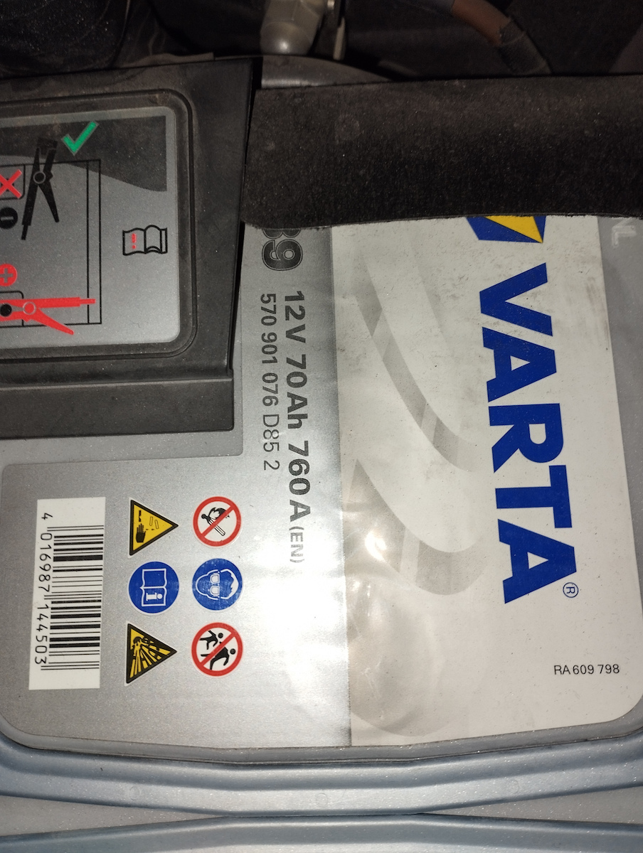 Varta Baterie Auto Silver Dynamic E39 cu Capacitate 70Ah și CCA 760A Pornire/Oprire