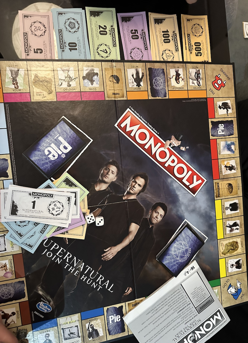 Joc de Societate Monopoly Supernatural pentru 2-6 Jucători 16+ Ani (EN) Winning Moves