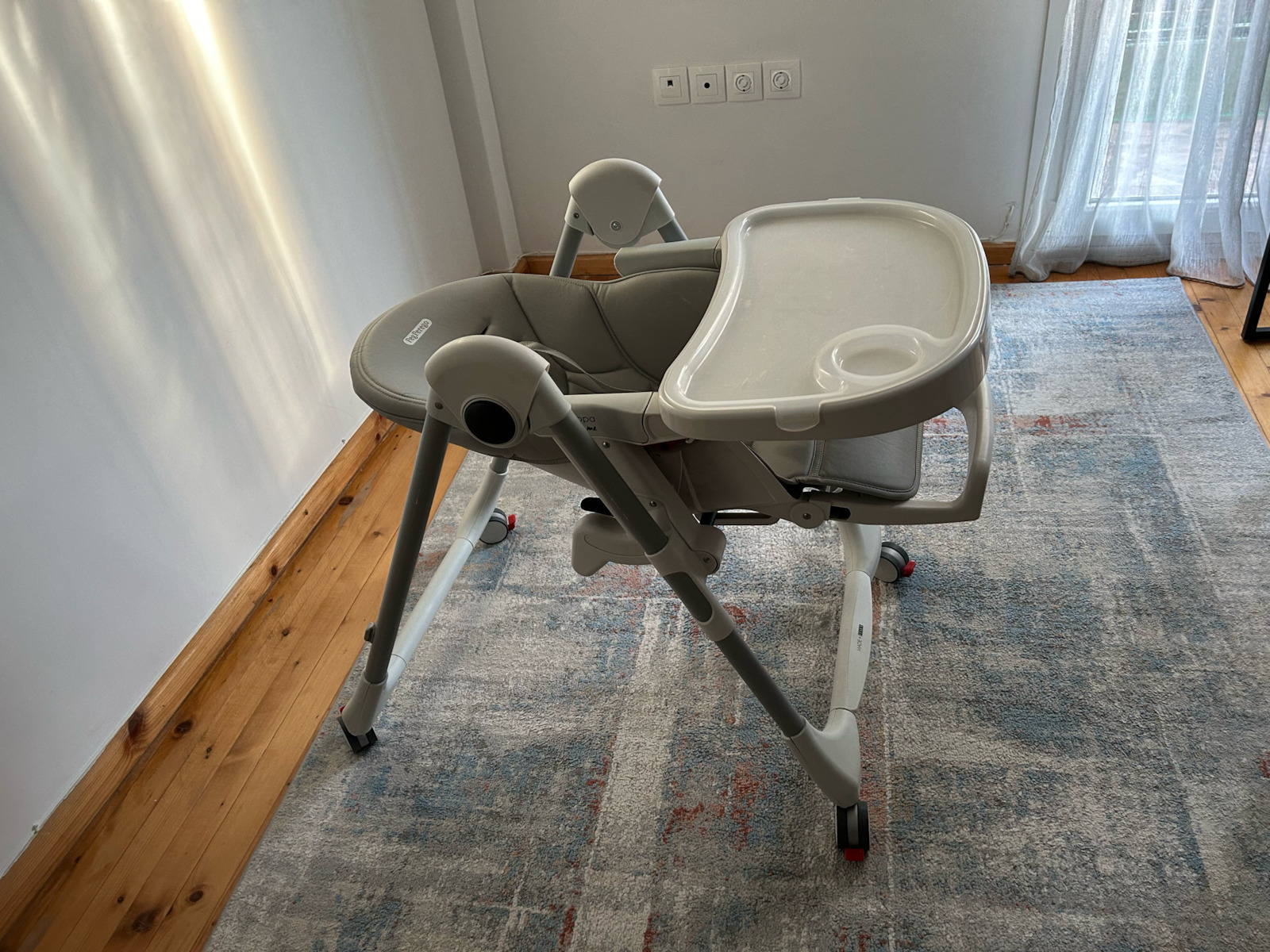 Peg Perego Prima Pappa Follow Me Αναδιπλούμενο Καρεκλάκι Φαγητού με Ρυθμιζόμενο Ύψος Μπεζ