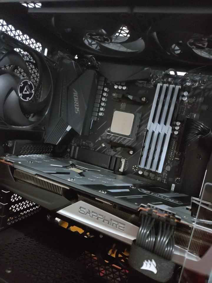 Sapphire Radeon RX 5700 XT 8GB GDDR6 Nitro+ Κάρτα Γραφικών PCI-E x16 4.0 με 2 HDMI και 2 DisplayPort