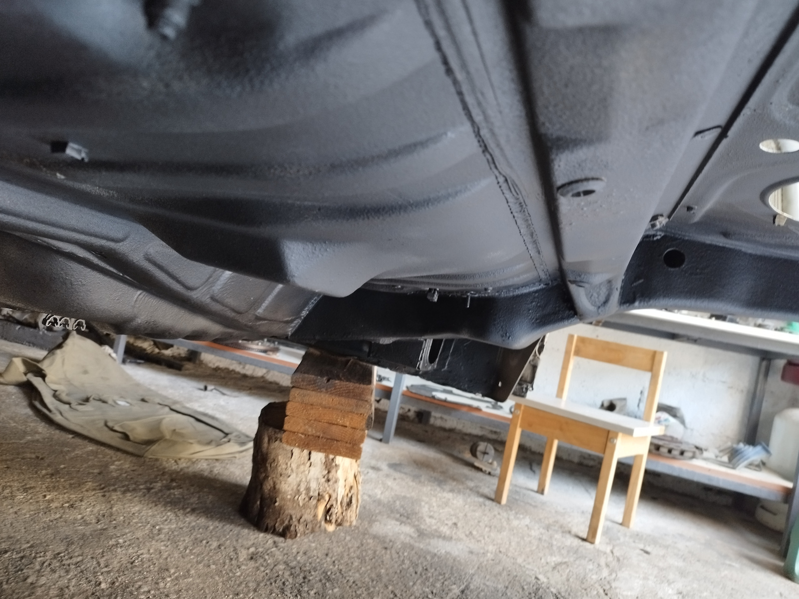 HB Body 950 Σπρέι Πίσσας 400ml Μαύρη