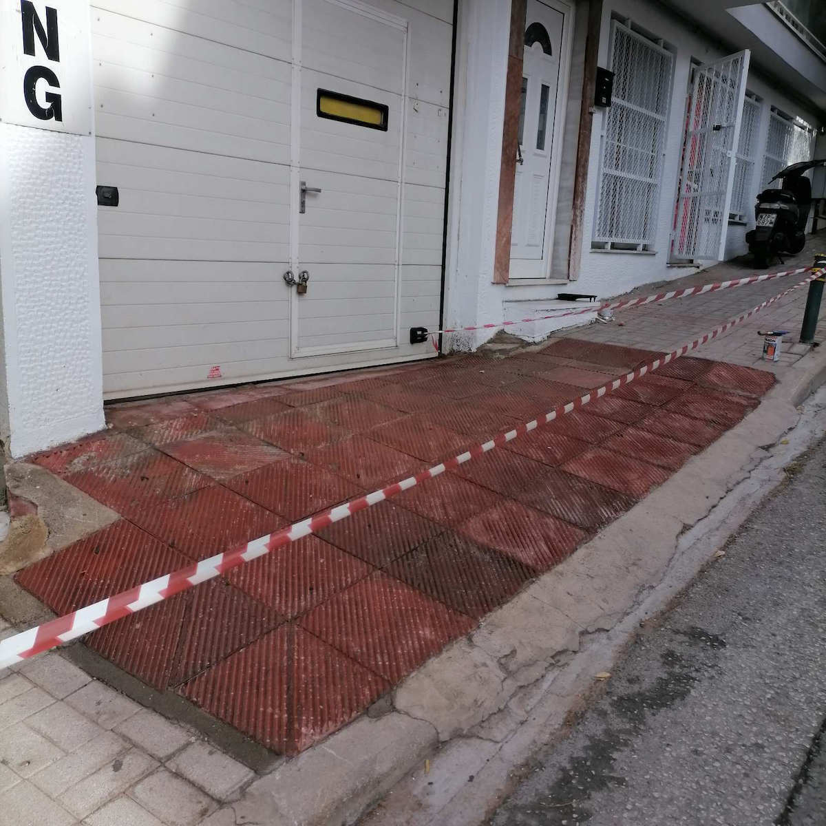 Thrakon Antislip Βερνίκι Επιφάνειας 2 Συστατικών Διαλύτου Άχρωμο Σατινέ 1lt
