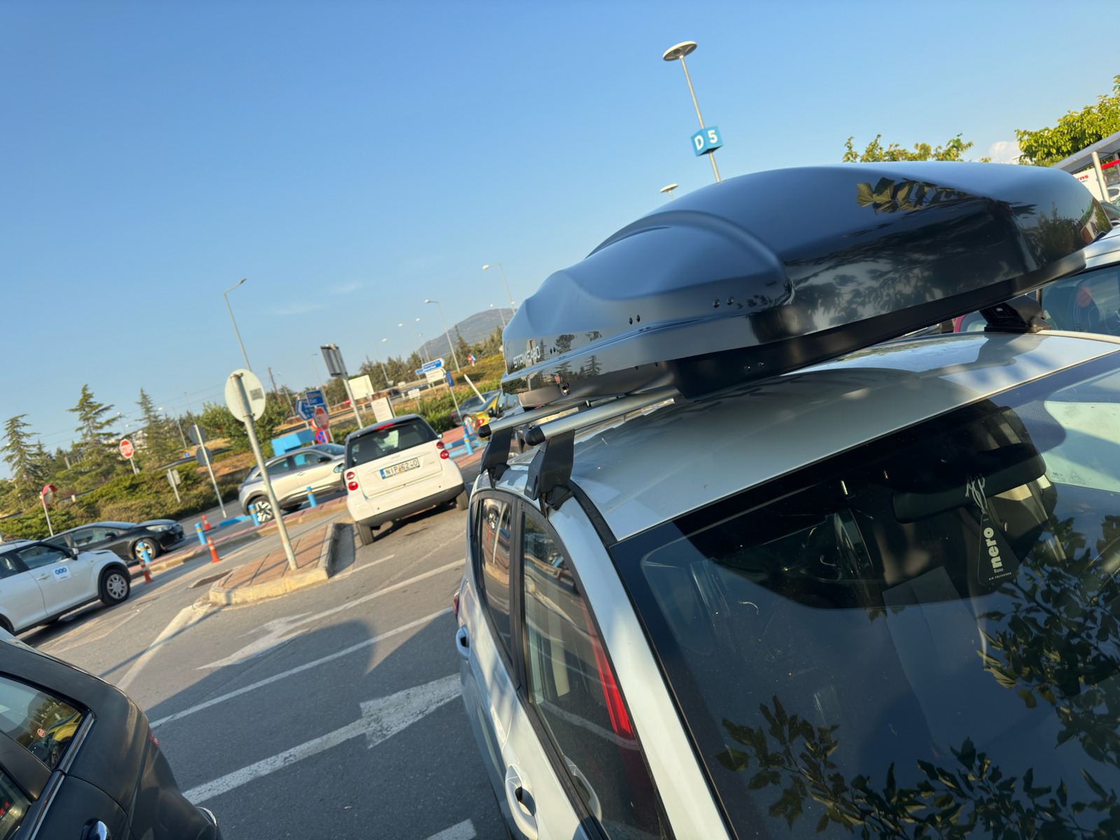 Junior Strike Car Roof Box with Dual-Side Opening 480 L Glossy Black with Embossed Texture
