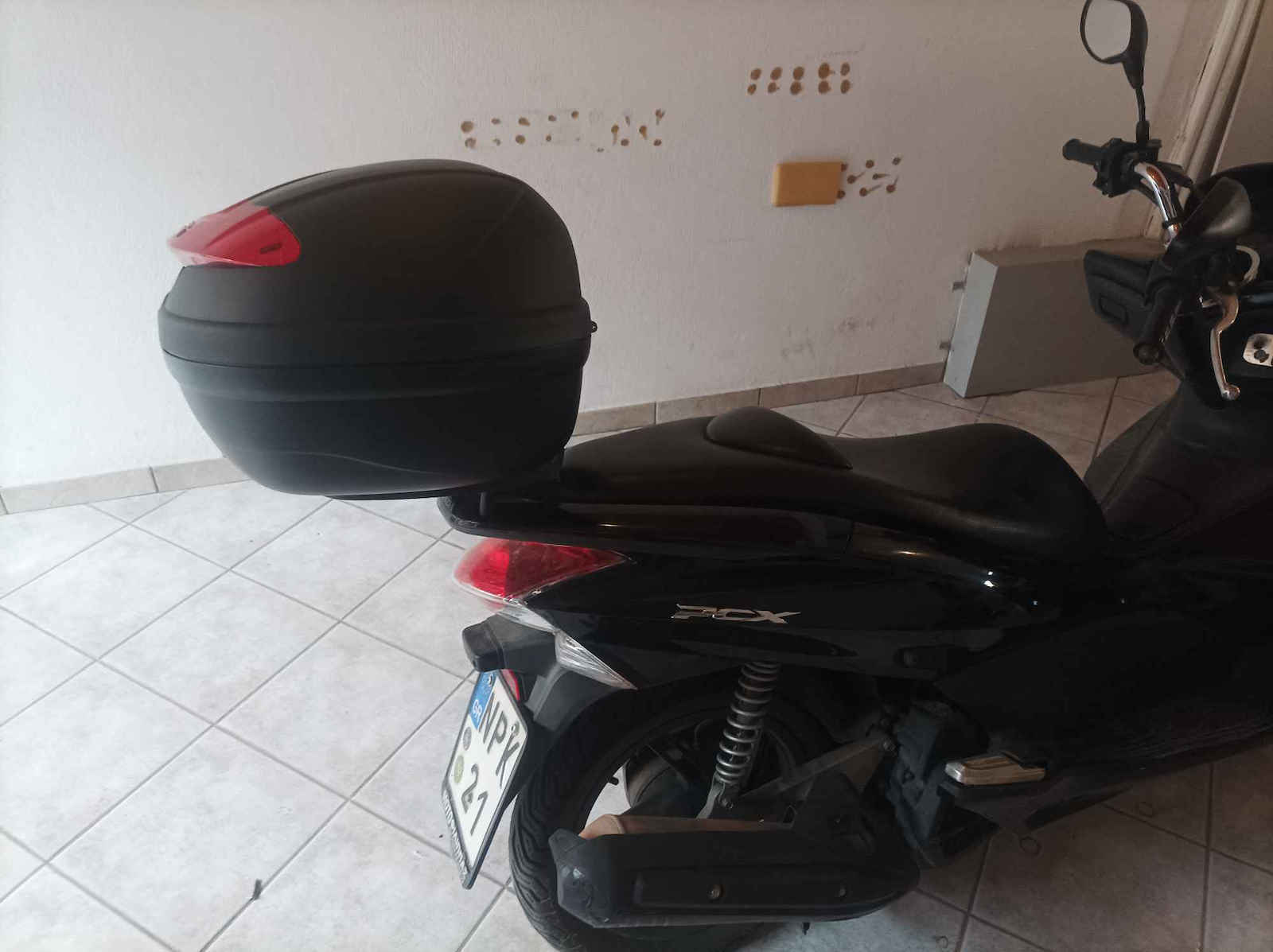 Givi E340 Vision Monolock Bagaj Motocicletă cu Reflectorizante Roșii 34lt Neagră