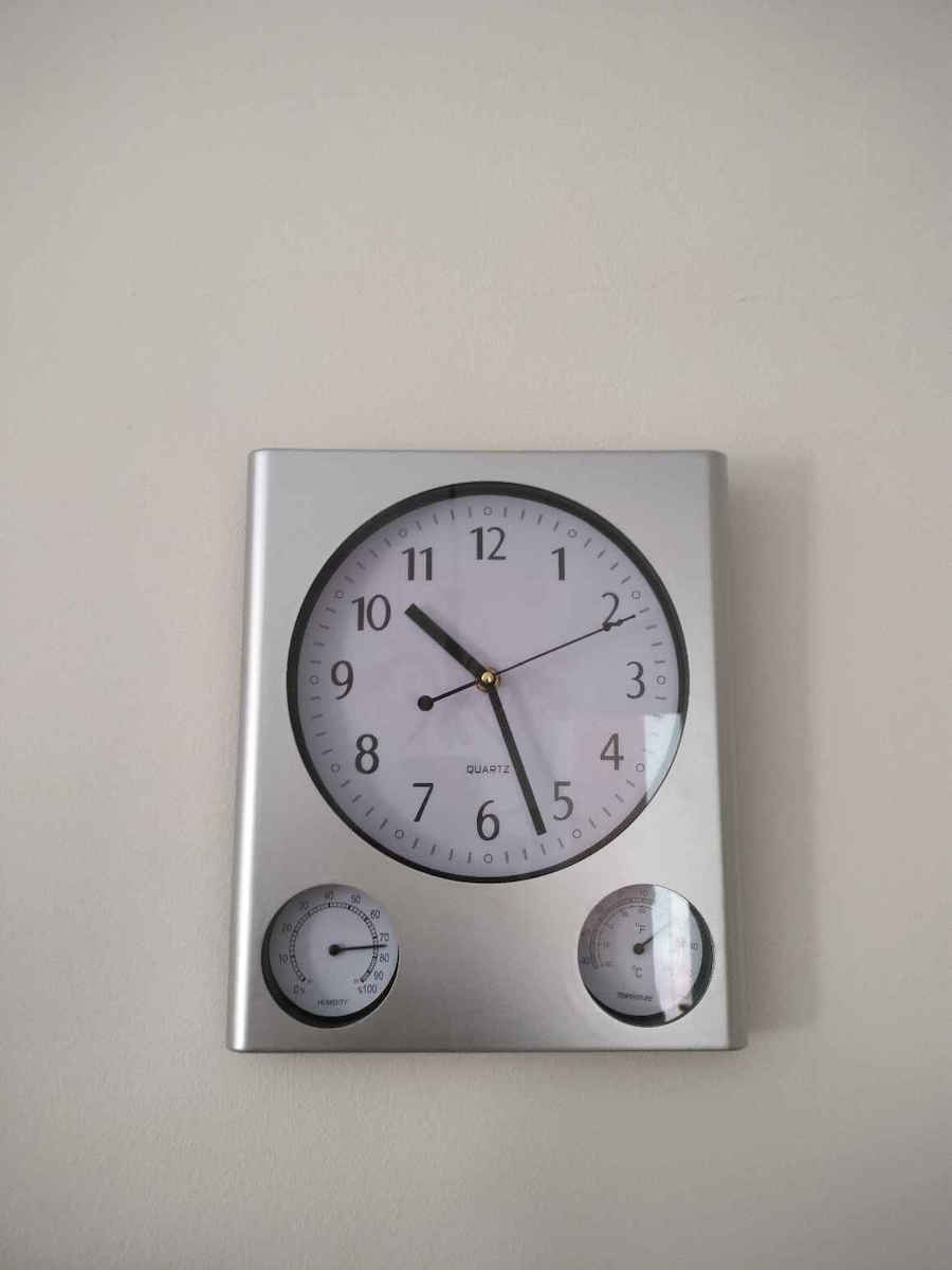 Thermometer and Hygrometer Silent Wall Clock Metallic Silver Ø30cm