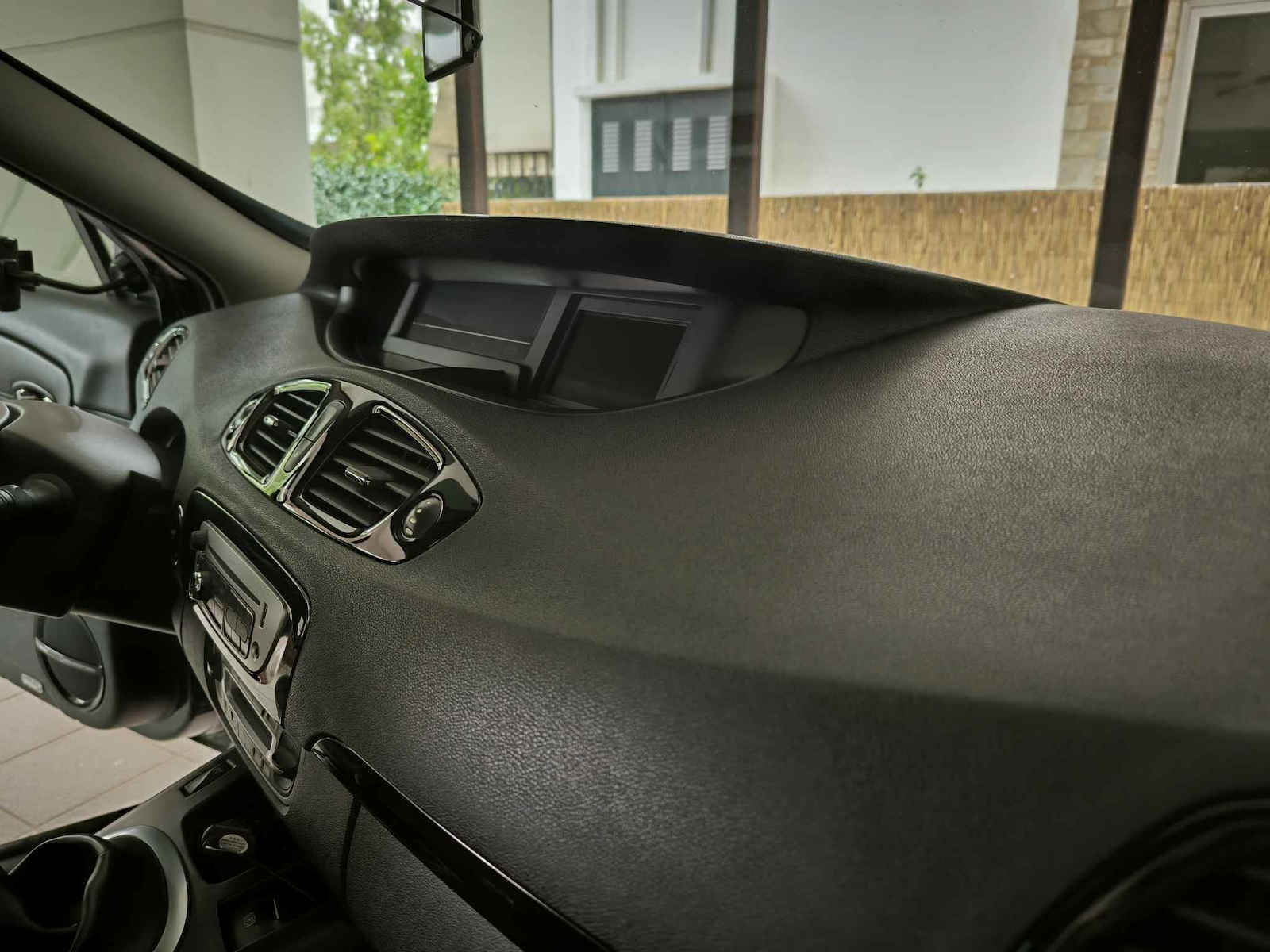 Meguiar's Natural Shine Protectant Cleaning / Polishing and Protective Spray for Car Dashboard 473ml